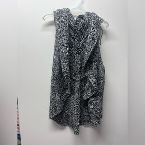 Black and White Women's Knit Top